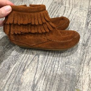 Girls fringe Minnetonka boots size 10